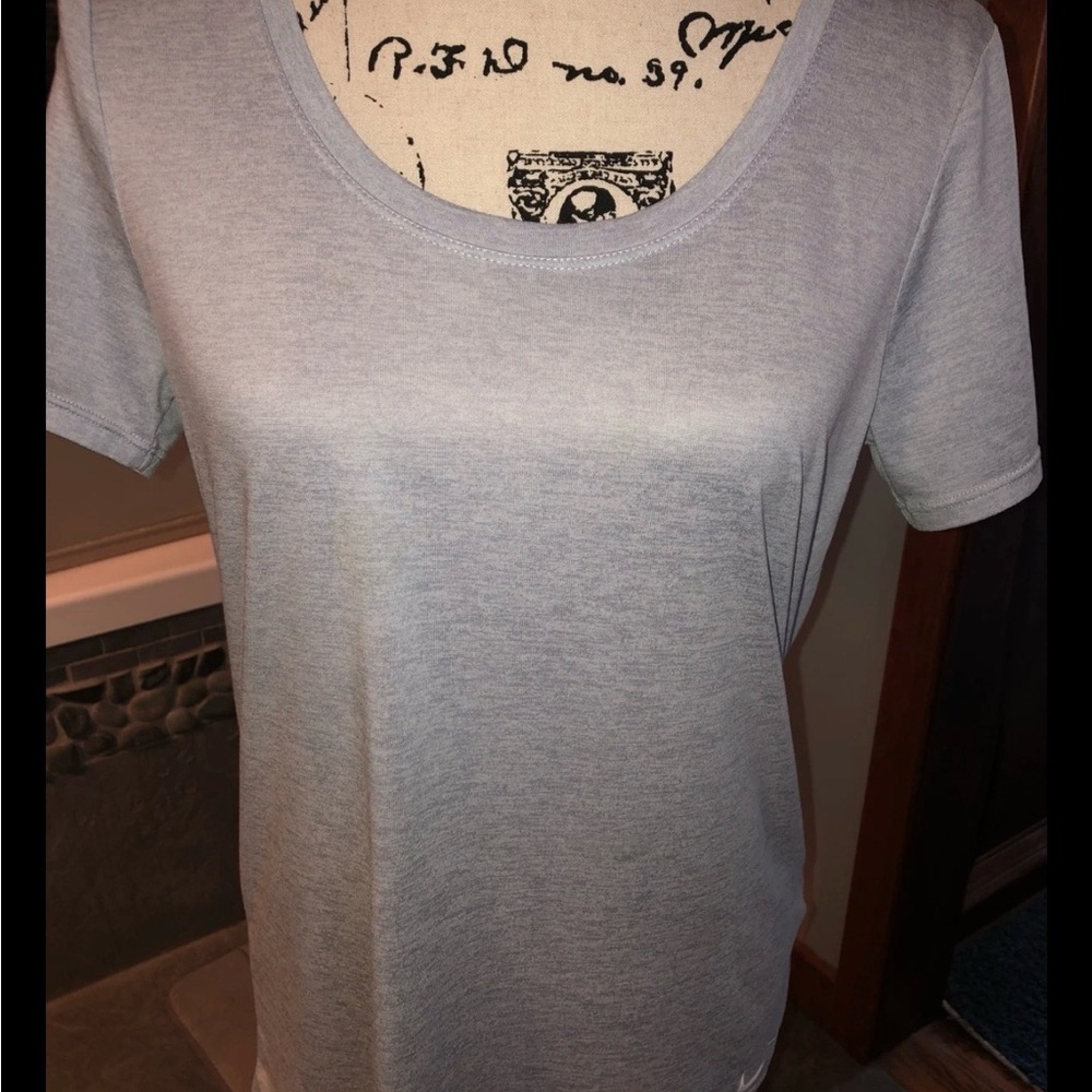 Women’s Nike Dri-Fit Light Gray Short Sleeve Stretch T-shirt Size Medium